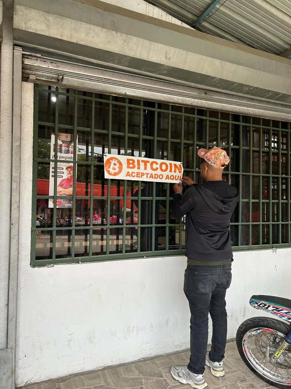 Ferretería de Frankely en Arroyo Frío, Constanza, un negocio dominicano que acepta pagos en Bitcoin.