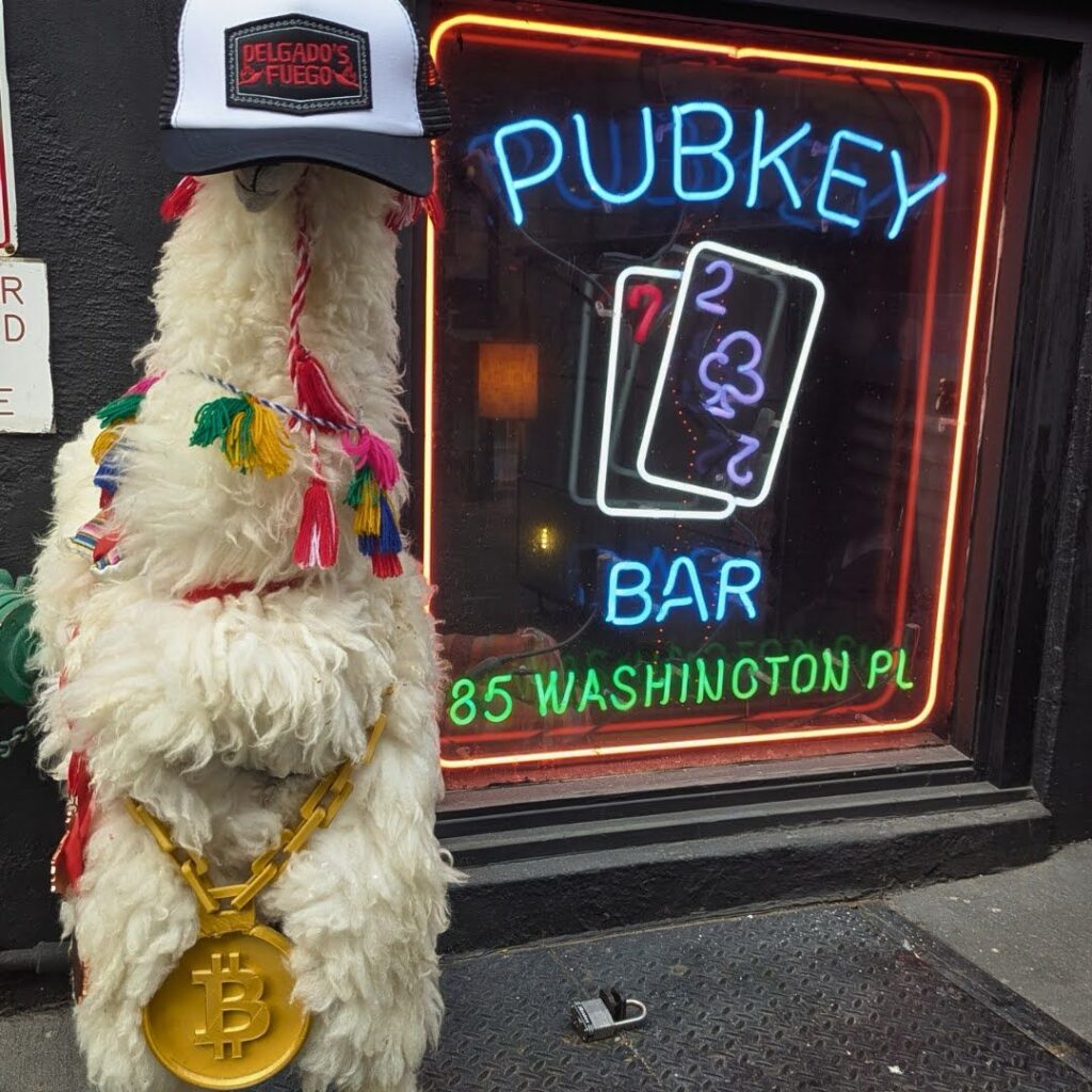 Fachada de PubKey, bar Bitcoin ubicado en Greenwich Village, Nueva York