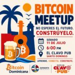 Afiche del Bitcoin Meetup Santo Domingo con ilustración de palmera, guitarra y jarra de cerveza con el símbolo de Bitcoin; sábado 11 de julio, 6:00 PM, El Clavo Pub, Santo Domingo, organizado por Bitcoin Dominicana y Quisqueya Project