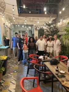 Grupo de participantes de Bitcoin en la Zona reunido en The Perpetual Lab, Santo Domingo