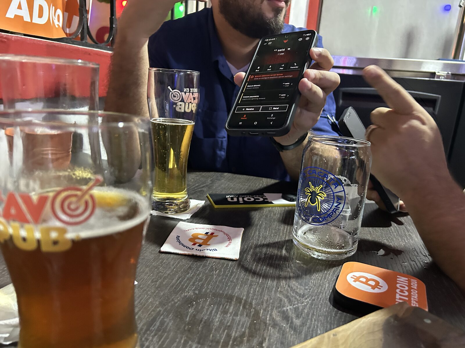 Demostración de billetera Lightning durante meetup Bitcoin Dominicana.