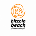Logo de Bitcoin Beach con el lema El futuro está aquí, proyecto de economía circular de Bitcoin en El Zonte, El Salvador